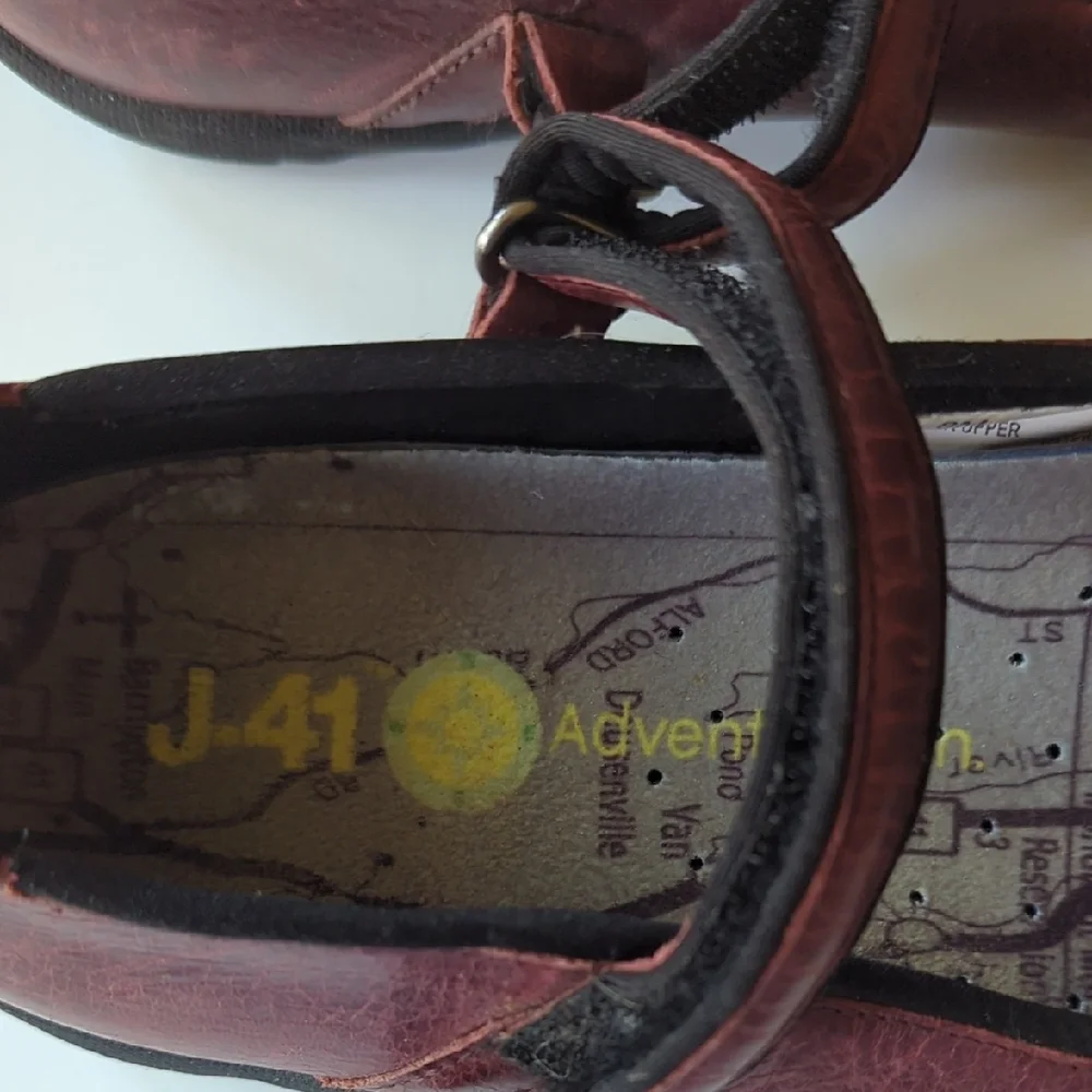 J-41 Women's Burgundy Mary Jane Flats - Picture 2 of 7